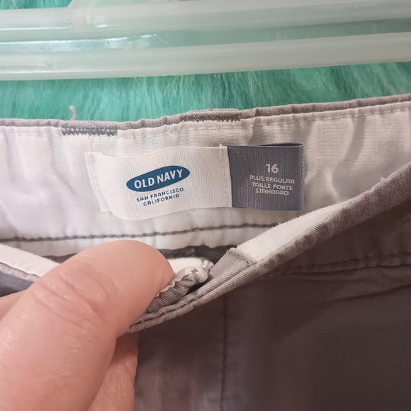Old Navy Gray Plus Regular Shorts Size 16 - Picture 7 of 7